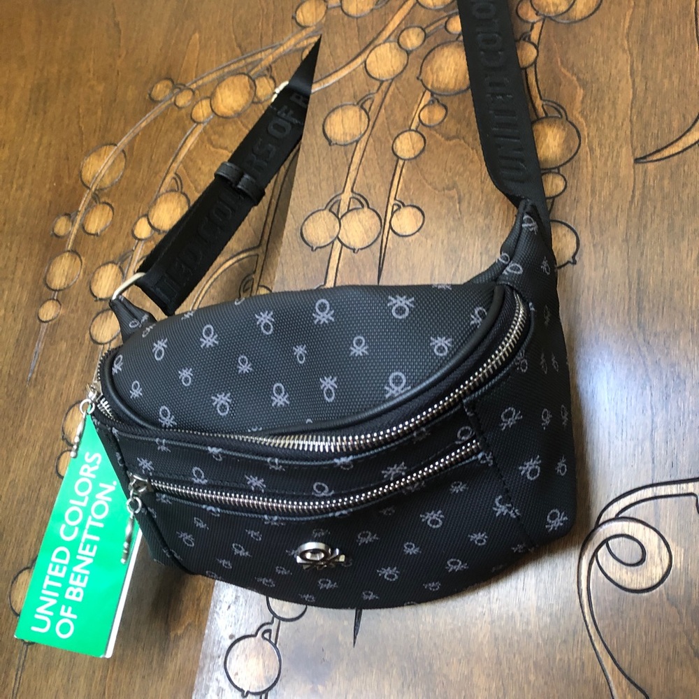 NWT United Colors of Benetton Fanny pack bag.
